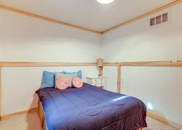 Apartment 2 Mi To Dtwn: Pet-friendly Apt!