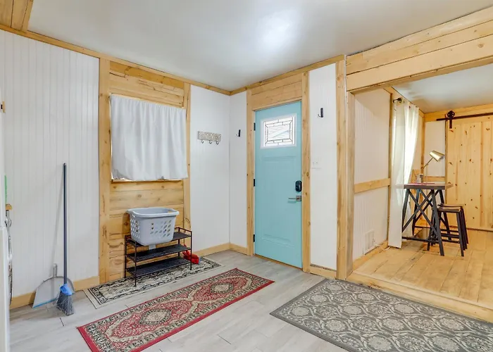 Apartment 2 Mi To Dtwn: Pet-friendly Apt!