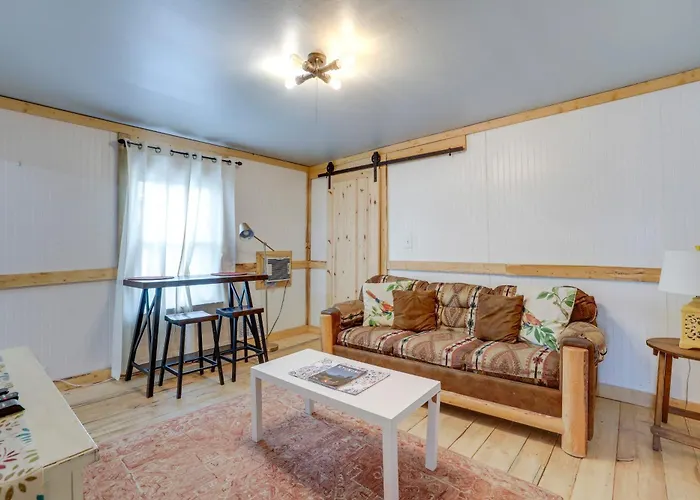2 Mi To Dtwn: Pet-friendly Apt!