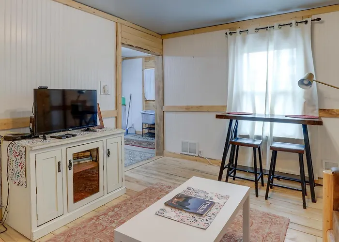 Apartment 2 Mi To Dtwn: Pet-friendly Apt!
