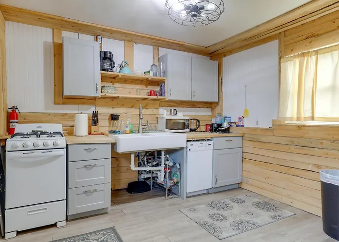 Apartment 2 Mi To Dtwn: Pet-friendly Apt! *